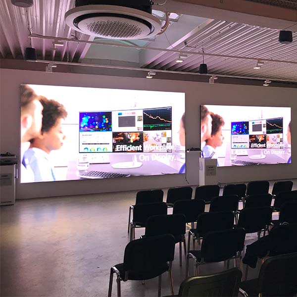 Großformatige Video Wall mit LED-Technik